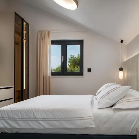 Villa Luxury 5-bedroom Princess Korina With Heated Pool, Pool Table, Sauna, A Hot-tub Podstrana