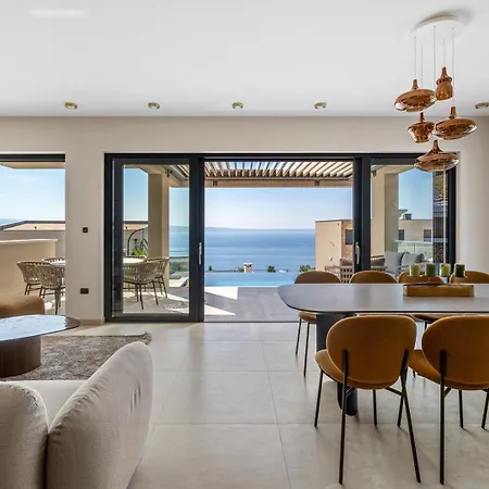Luxury 5-bedroom Princess Korina With Heated Pool, Pool Table, Sauna, A Hot-tub * Podstrana