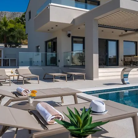 Luxury 5-bedroom Princess Korina With Heated Pool, Pool Table, Sauna, A Hot-tub Villa *