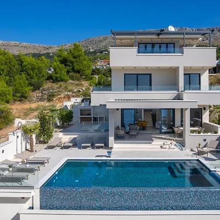 Luxury 5-bedroom Princess Korina With Heated Pool, Pool Table, Sauna, A Hot-tub Villa *