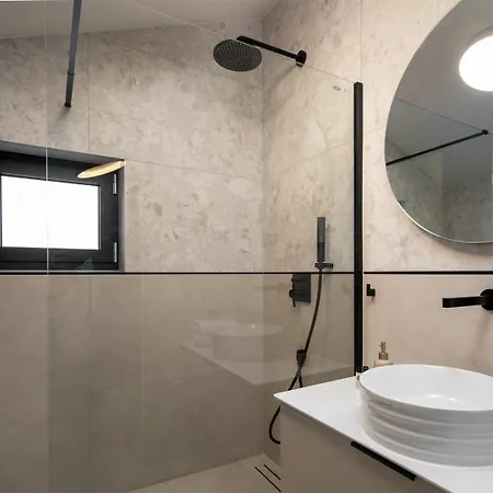 Luxury 5-bedroom Princess Korina With Heated Pool, Pool Table, Sauna, A Hot-tub Villa Podstrana
