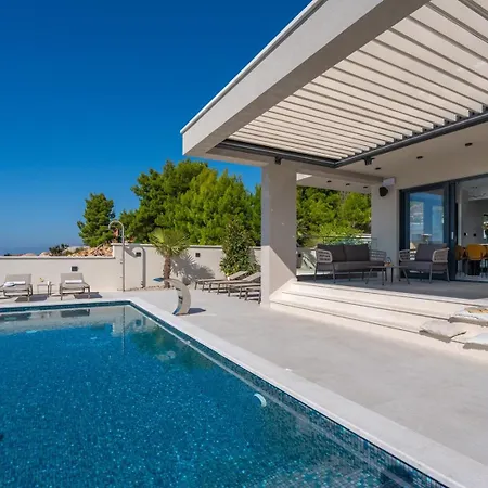 Luxury 5-bedroom Princess Korina With Heated Pool, Pool Table, Sauna, A Hot-tub Villa *
