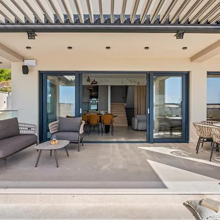 Luxury 5-bedroom Princess Korina With Heated Pool, Pool Table, Sauna, A Hot-tub Villa Podstrana