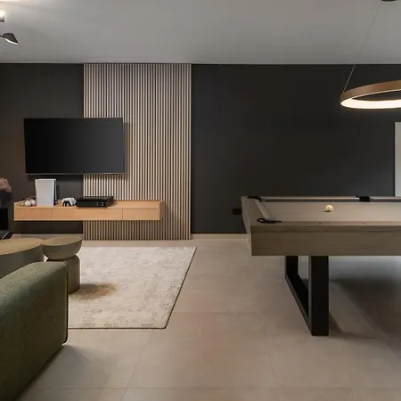 Villa Luxury 5-bedroom Princess Korina With Heated Pool, Pool Table, Sauna, A Hot-tub Podstrana
