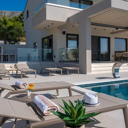 Luxury 5-bedroom Princess Korina With Heated Pool, Pool Table, Sauna, A Hot-tub Villa *