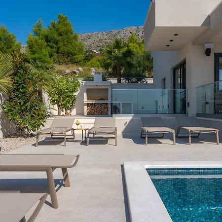 Villa Luxury 5-bedroom Princess Korina With Heated Pool, Pool Table, Sauna, A Hot-tub