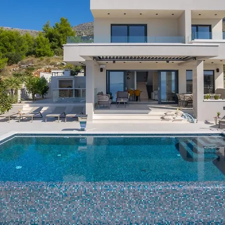 Luxury 5-bedroom Princess Korina With Heated Pool, Pool Table, Sauna, A Hot-tub * Podstrana